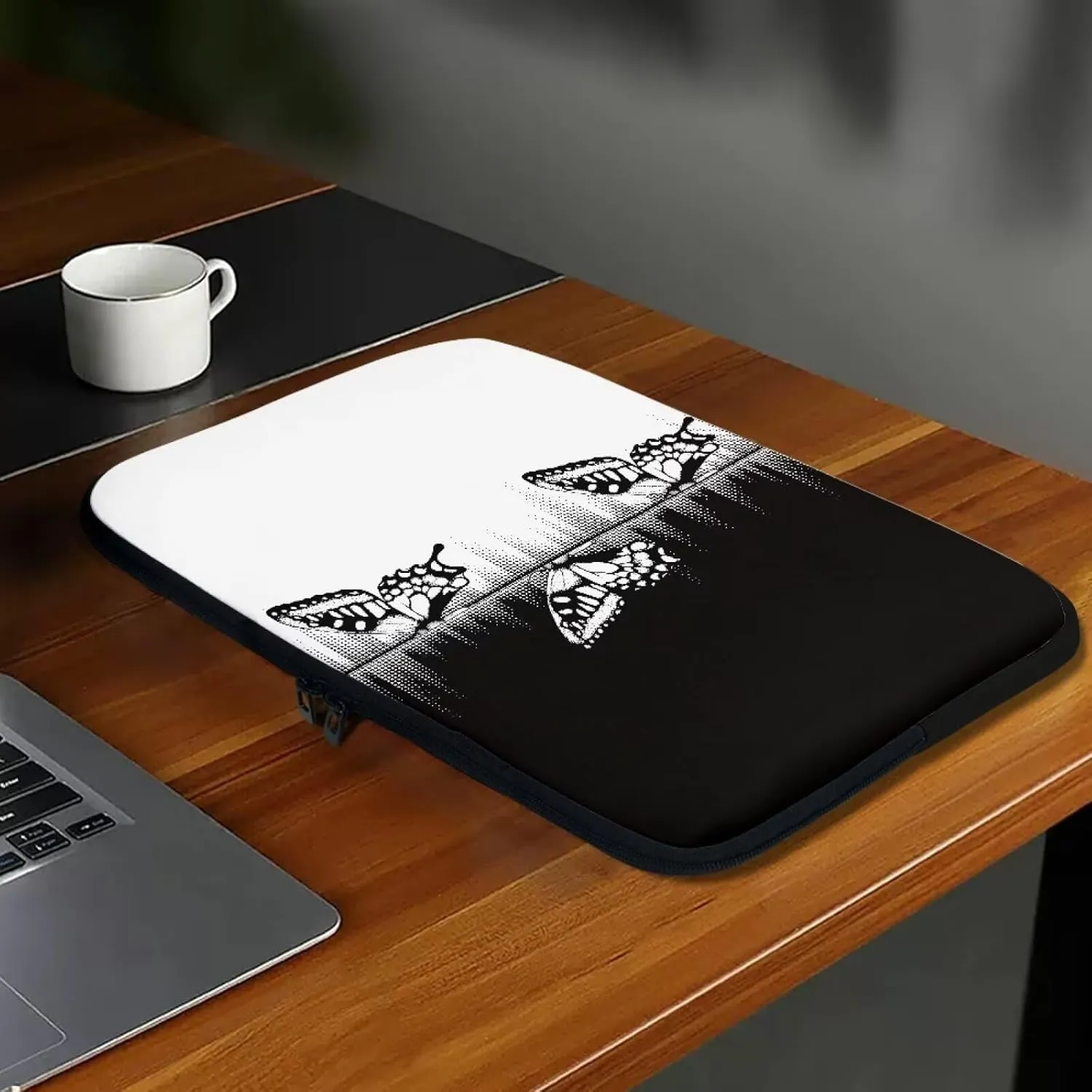 Black White Buttefly Print 17 Inch Tablet Case Computer Bag Laptop Carrying Cases & Sleeves for Accessories